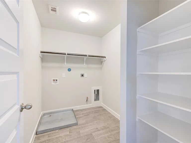 2623 Finley Ln — Photo 35