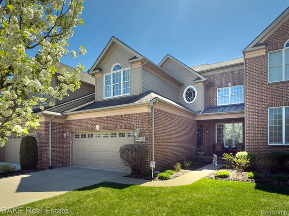 44951 Broadmoor Cir S, Northville, MI 48168