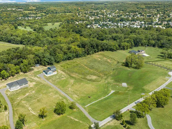 Slonaker Ln, Martinsburg, WV 25401