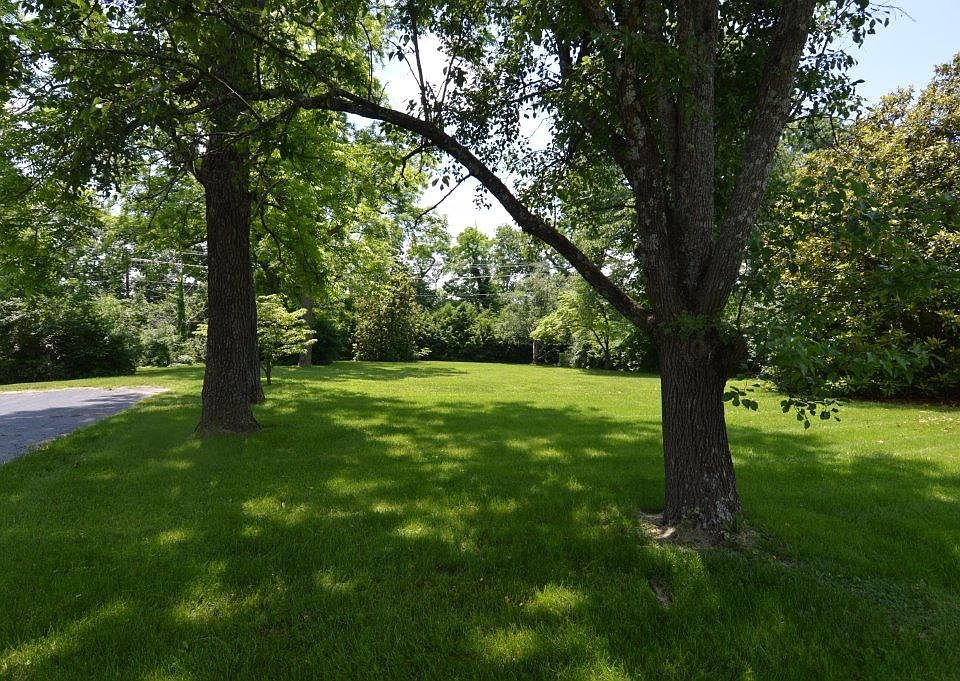 1st image of 1752 Mooreland Dr