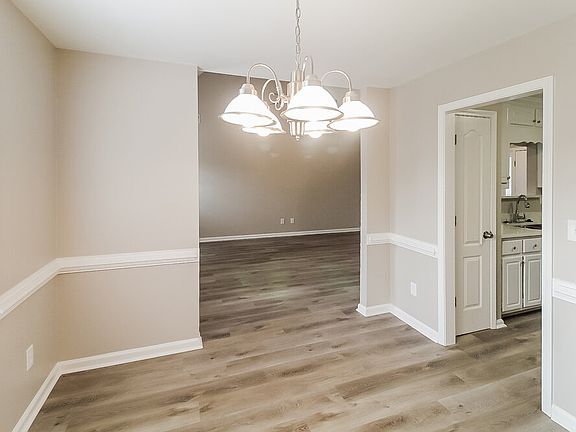 4th image of 1140 Chateau Ter