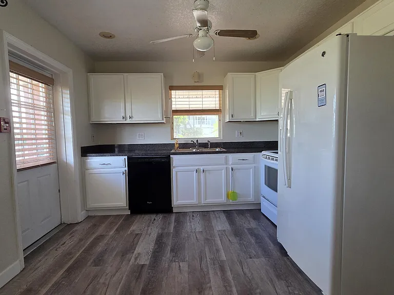 462 Hernando St #B — Photo 7