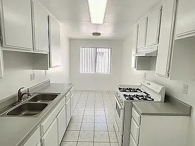 3rd image of 1639 W 219th St #5