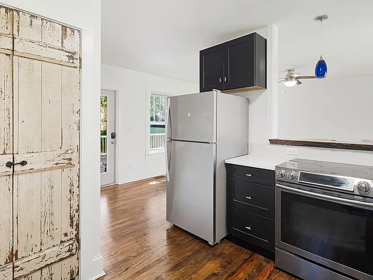 433 S Broad St — Photo 5