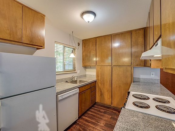 5th image of 312 Locust St APT 2