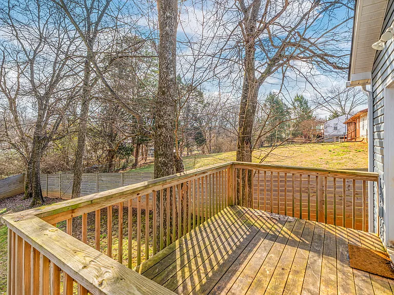 2100 Paris Rd — Photo 23