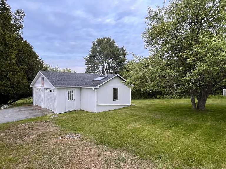 503 Surry Rd — Photo 3