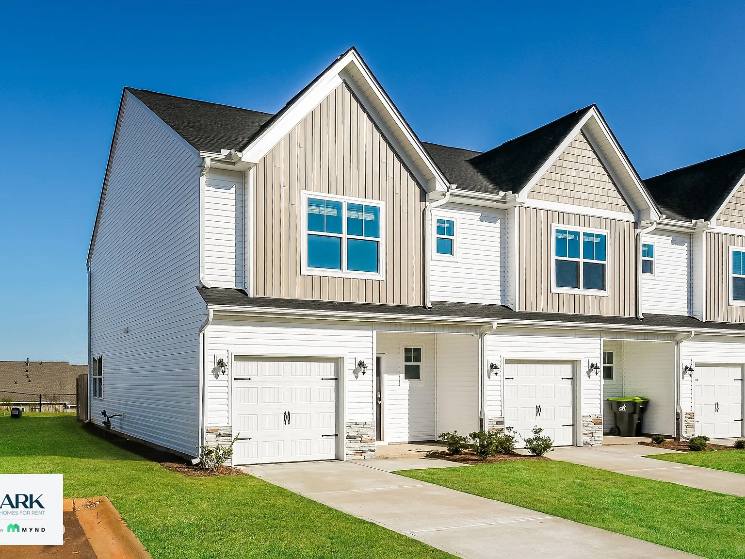 3 bed, 2.0 bath, 1448 sqft, $1,629 — Photo 3
