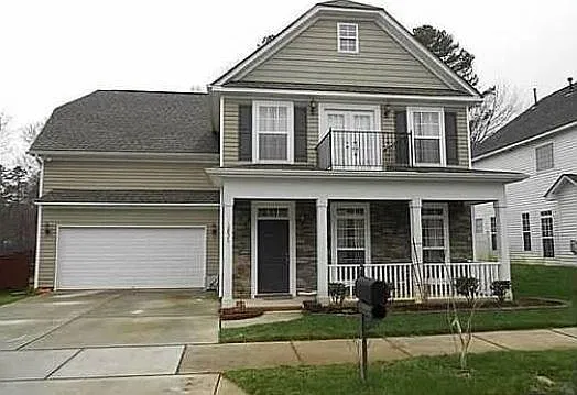 4 bed, 2.5 bath, 2330 sqft, $2,450 — Photo 1