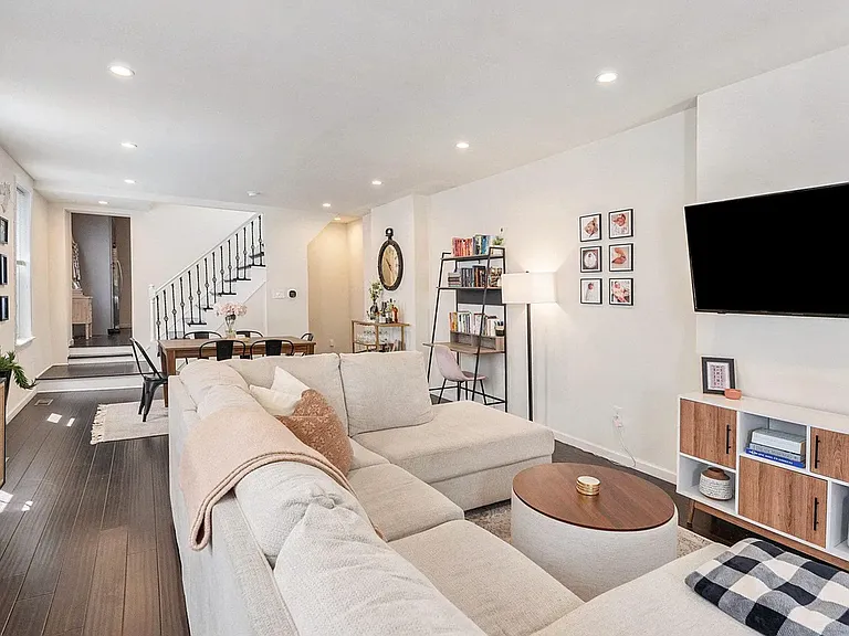 3604 Haywood St — Photo 8