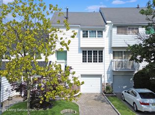 27 Chestnut Cir, Staten Island, NY 10312