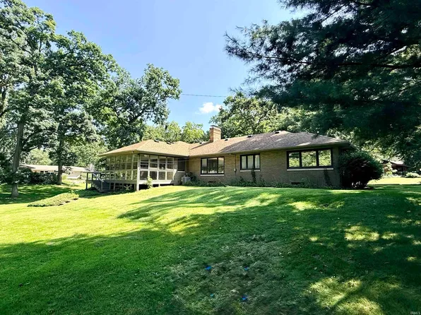 1105 White Oak Dr, South Bend, IN 46617