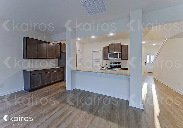 4 bed, 2.5 bath, 1947 sqft, $1,925 — Photo 3