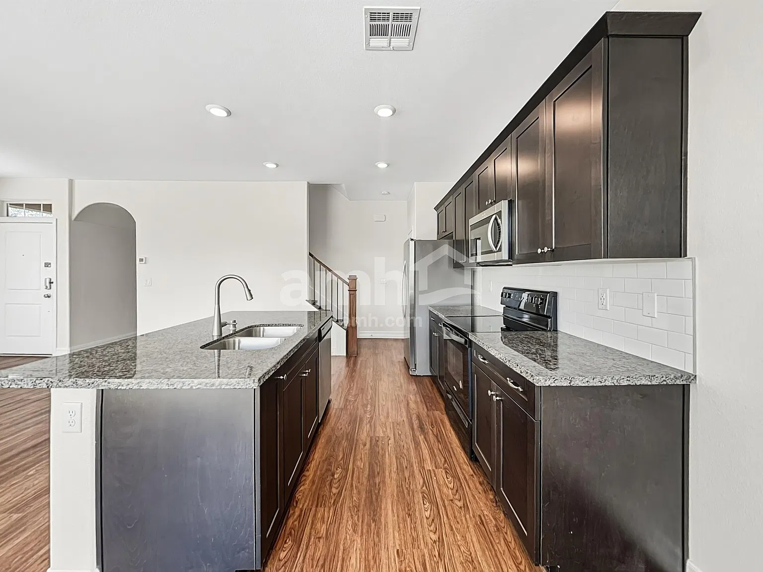 4 bed, 3.0 bath, 2213 sqft, $2,450 — Photo 3
