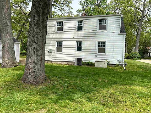 3rd image of 3534 Oakcrest Dr