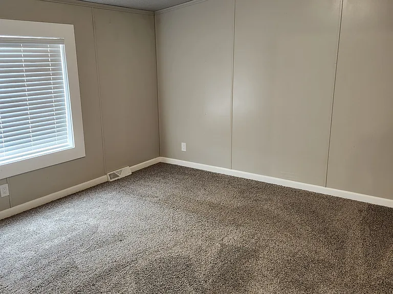 9010 Bowen Ln — Photo 7