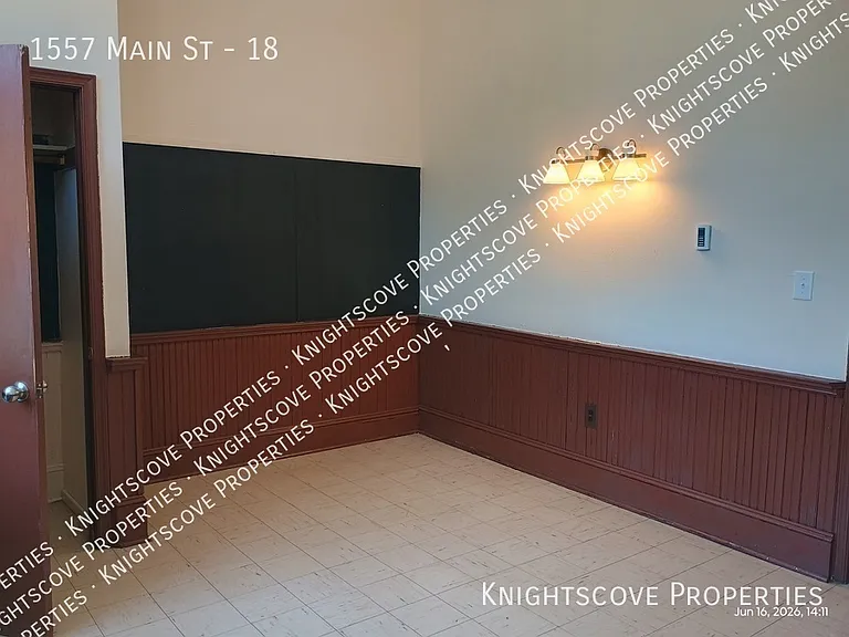 1557 Main St #18 — Photo 6