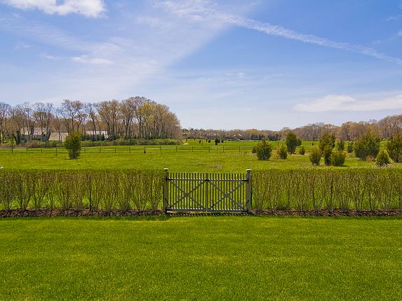 5th image of 8 Horse Meadow Ln