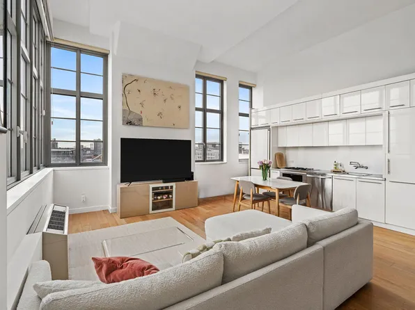 27-28 Thomson Avenue image 2 of 9