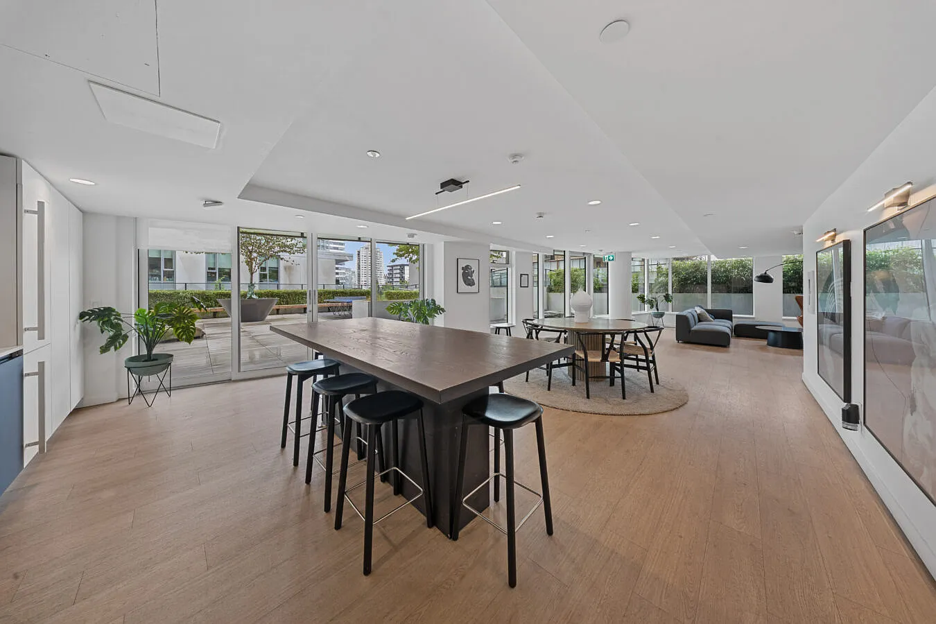 Zephyr Apartments — Photo 4