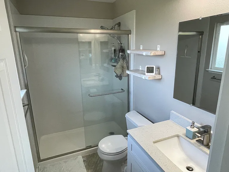 210 Appian Way — Photo 11
