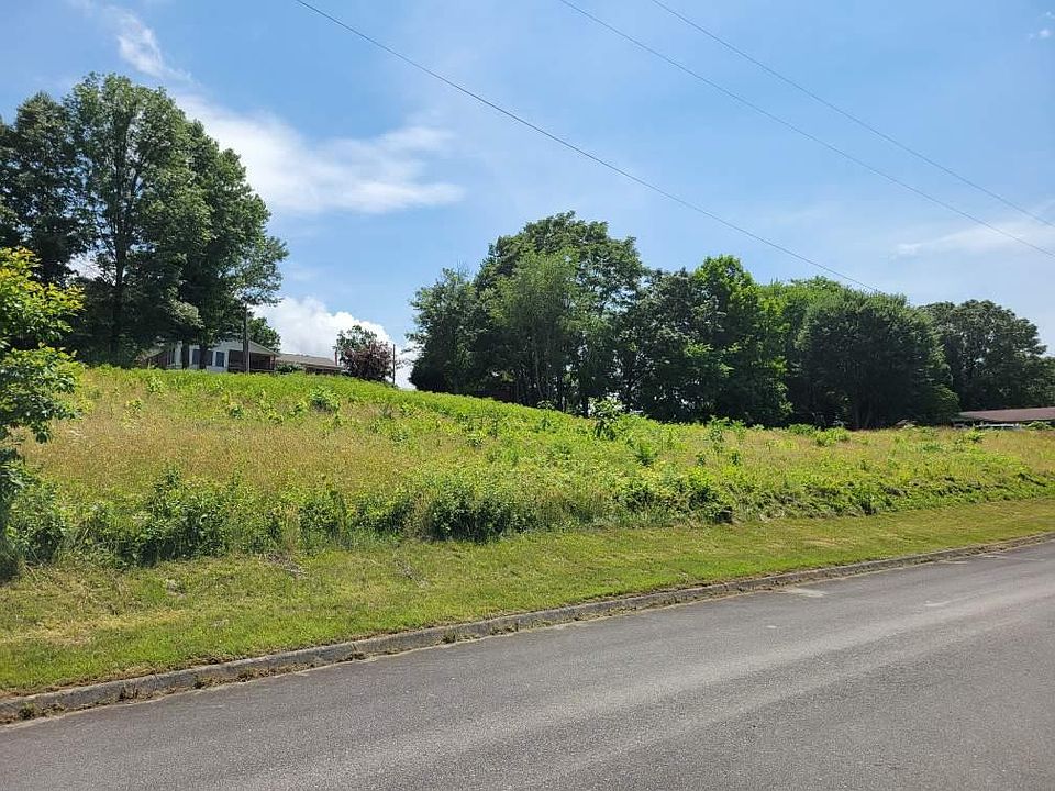 1st image of 27 Joanne Cir