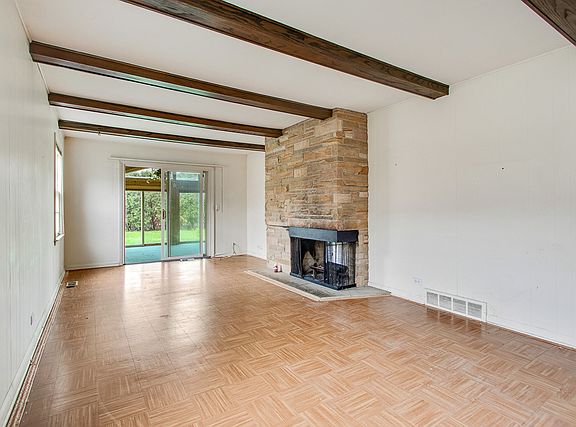 3rd image of 2910 Hawthorn Ln