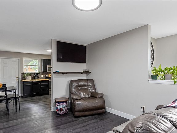 3rd image of 210 Monarch St