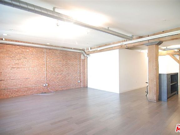 4th image of 527 Molino St Unit 208