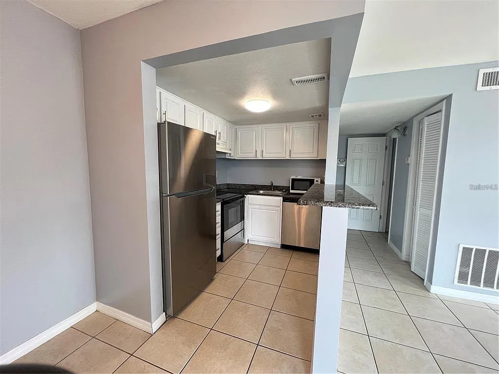 2 bed, 1.0 bath, 850 sqft, $1,450 — Photo 3