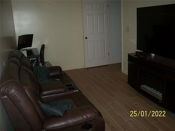 3rd image of 543 Lakewood Dr