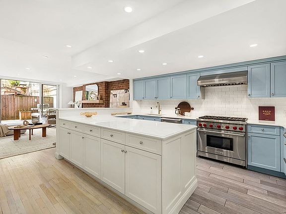2nd image of 31 W 93rd St APT 1D