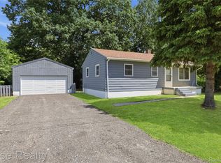 3472 W Gracelawn Ave, Flint, MI 48504