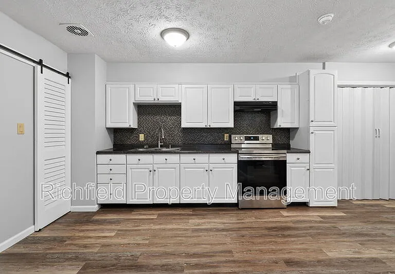 1260 Lincoln Dr — Photo 5