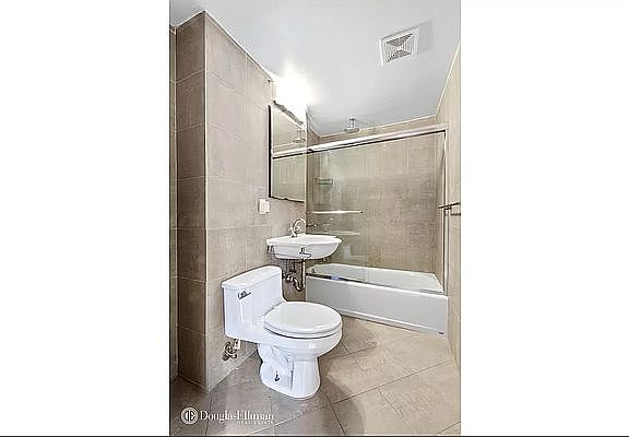 5th image of 220 E 57th St APT 21B
