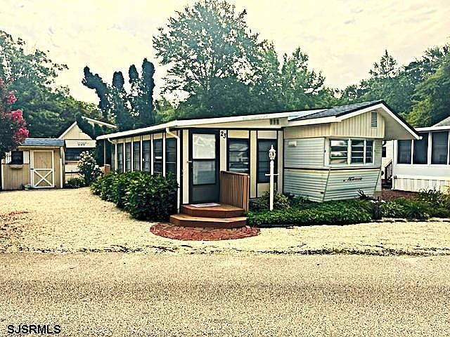 1st image of 23 Cavier