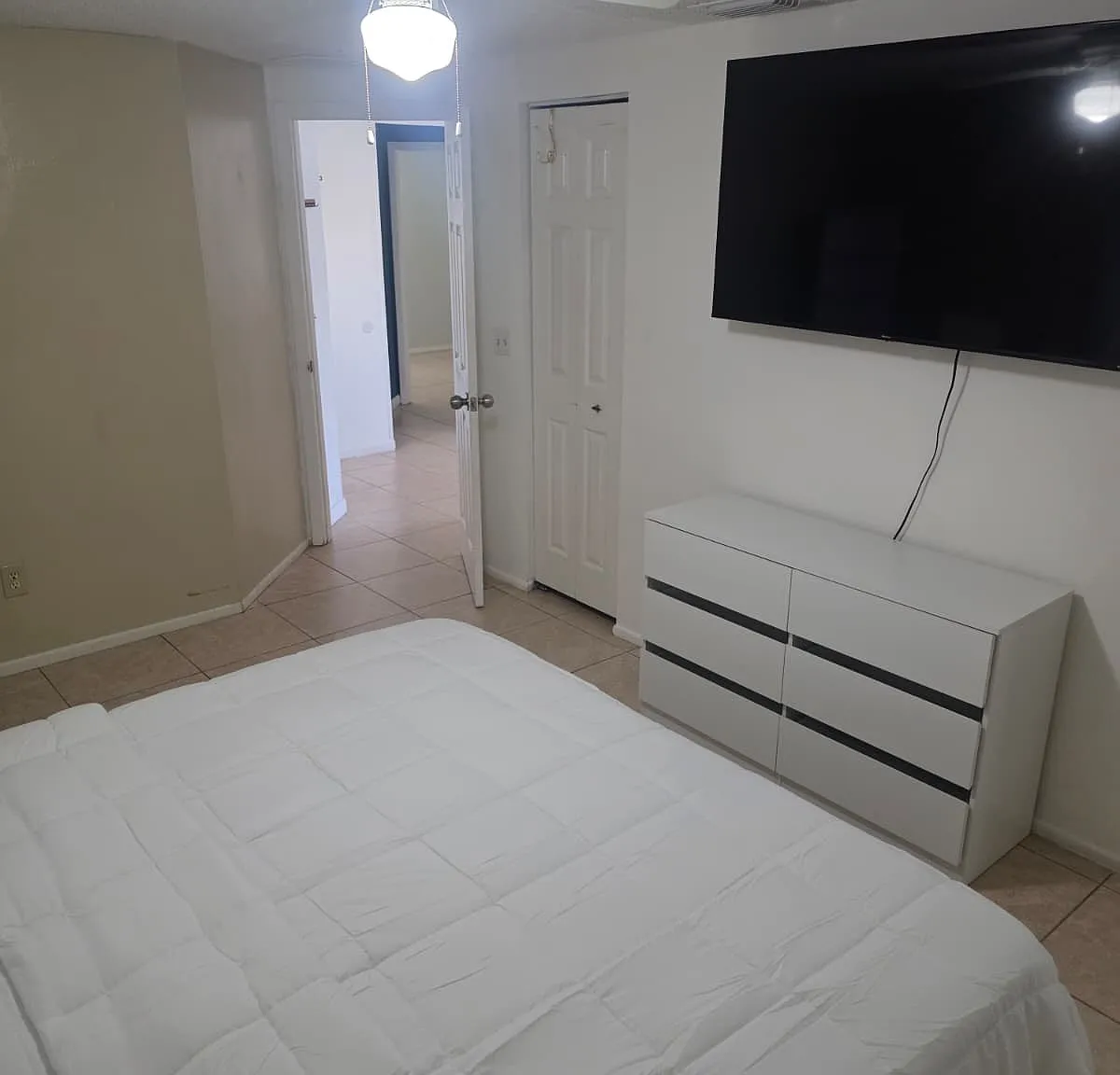 3 bed, 1082 sqft, $2,700 — Photo 3