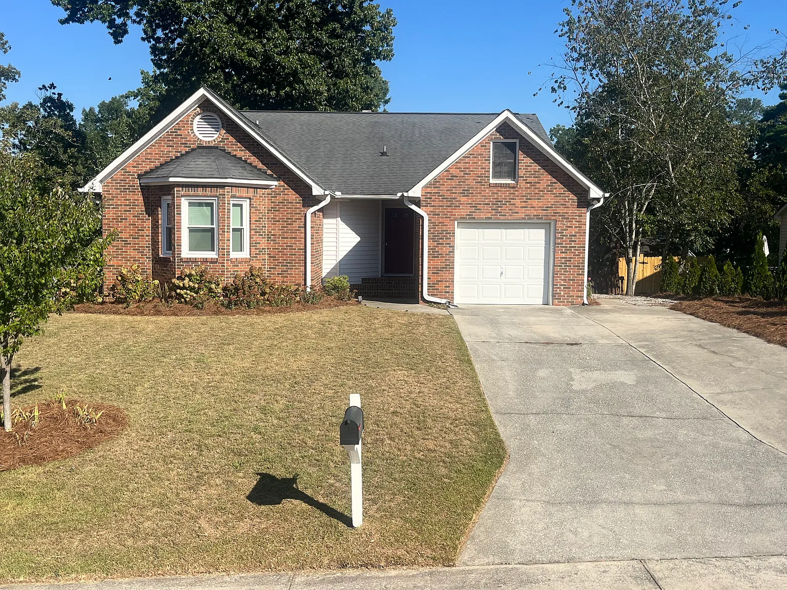 3 bed, 1427 sqft, $1,900 — Photo 1