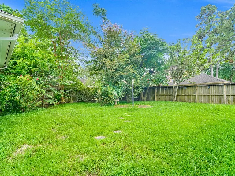 12407 Rosehill Ln — Photo 9