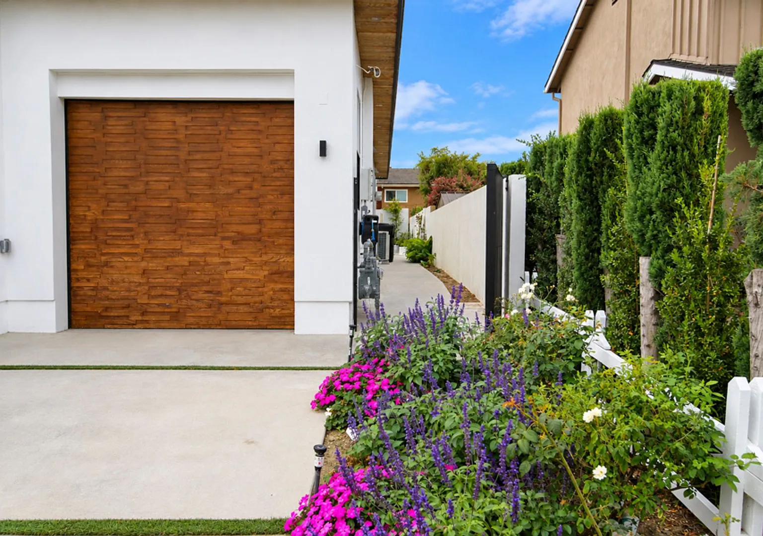 Bespoke Junior ADU with Double Primary Suites — Photo 4
