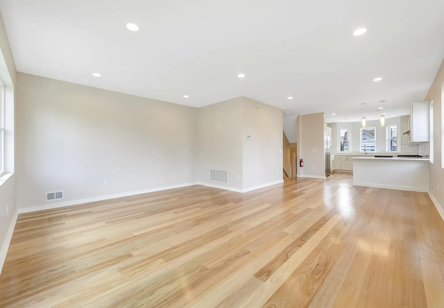 3 bed, $5,500 — Photo 3