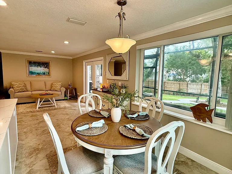 4181 Saxon Dr — Photo 11