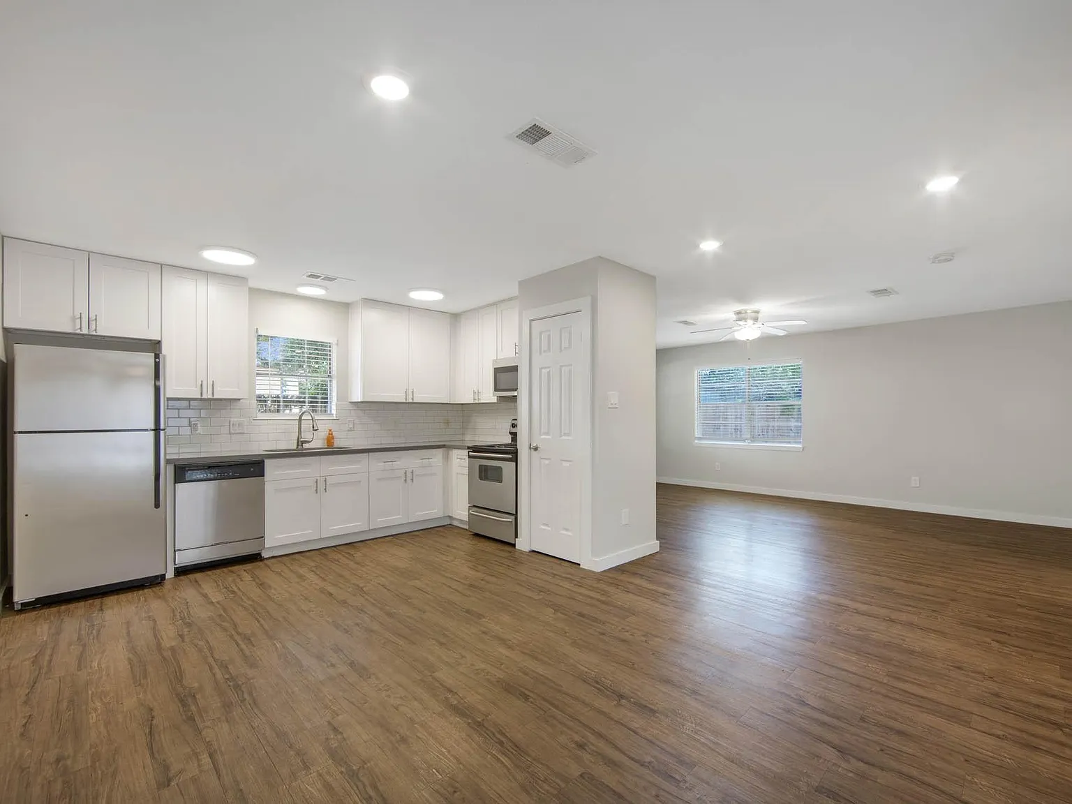 1822 Pine Village Dr — Photo 4