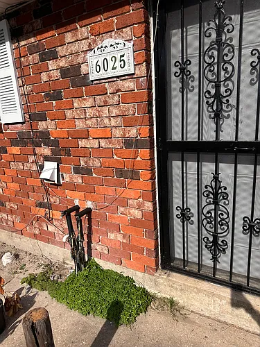 6025-27 Wales St Photo 1