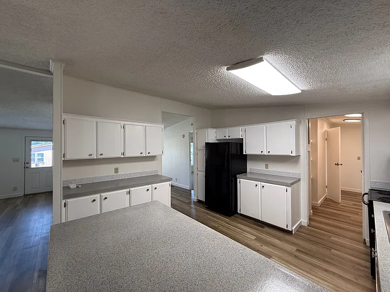 116 SE 8th St #26 — Photo 8
