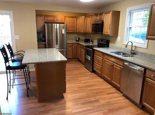 23 Lebanon Trl, Hopatcong, NJ 07843