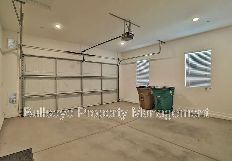 2152 N 141st Ave — Photo 26