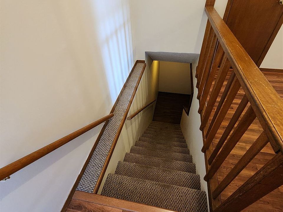 15. 4925 W 11th, Stairway