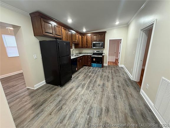 4th image of 1472 Cameron Rd