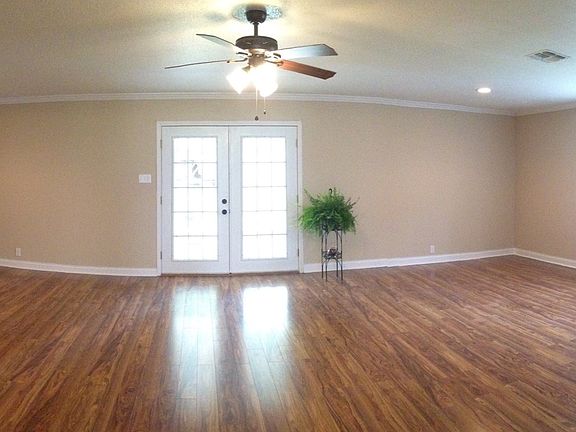 19' x 30' Family Room
